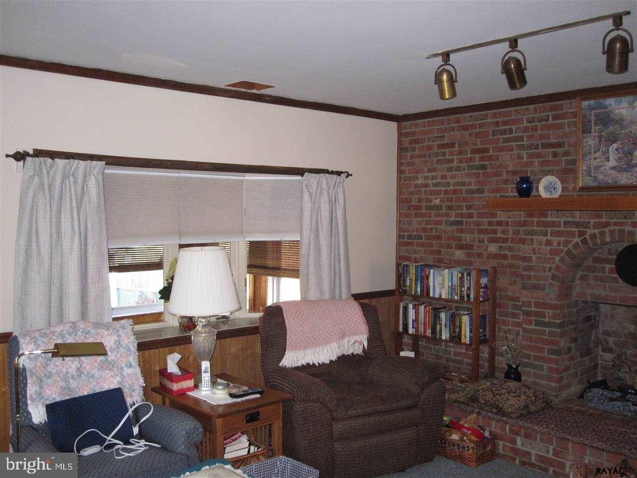 302 Wynwood Road York, PA 17402 - Photo 9 of 34 Gallery Image 9