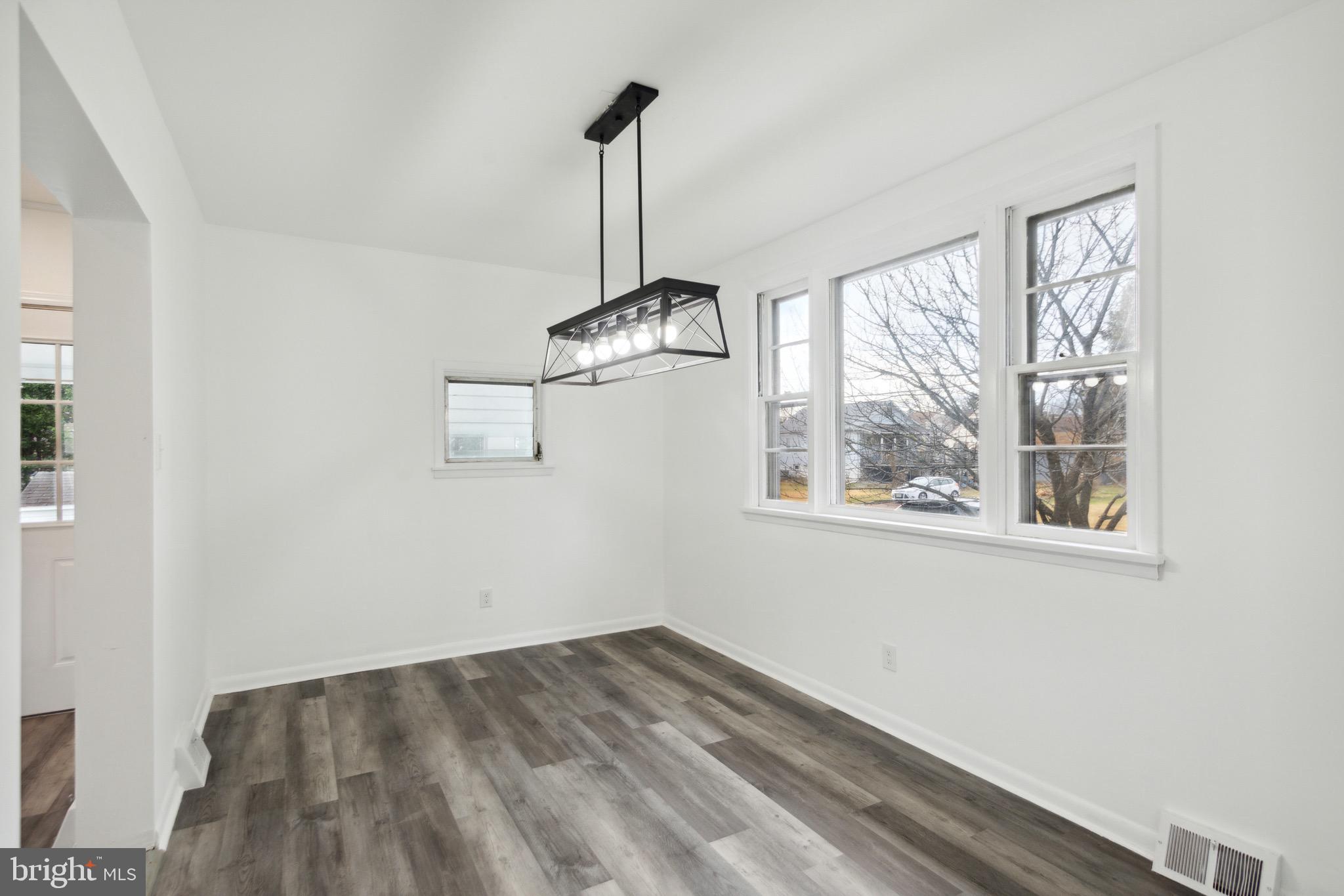 29 Nicholson Road Mount Ephraim, NJ 08059 - Photo 8 of 25 Bright and Sunny Dining Room