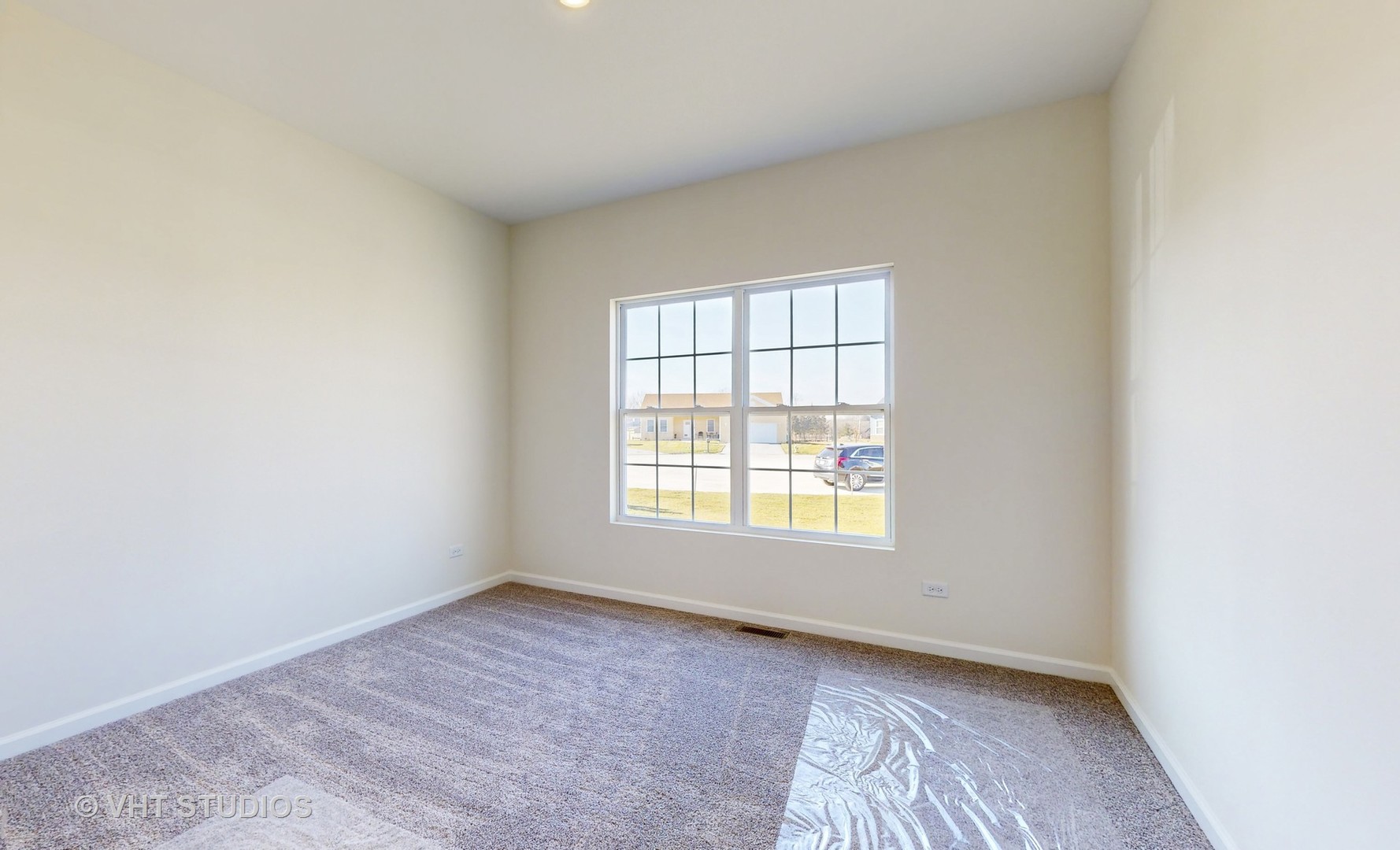 593 Farm Street Crete, IL 60417 - Photo 19 of 28 an empty room with a window