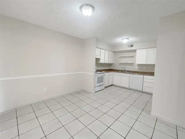 $139,500 | 12023 Greenwood Forest Drive, Unit B, Houston, TX 77066