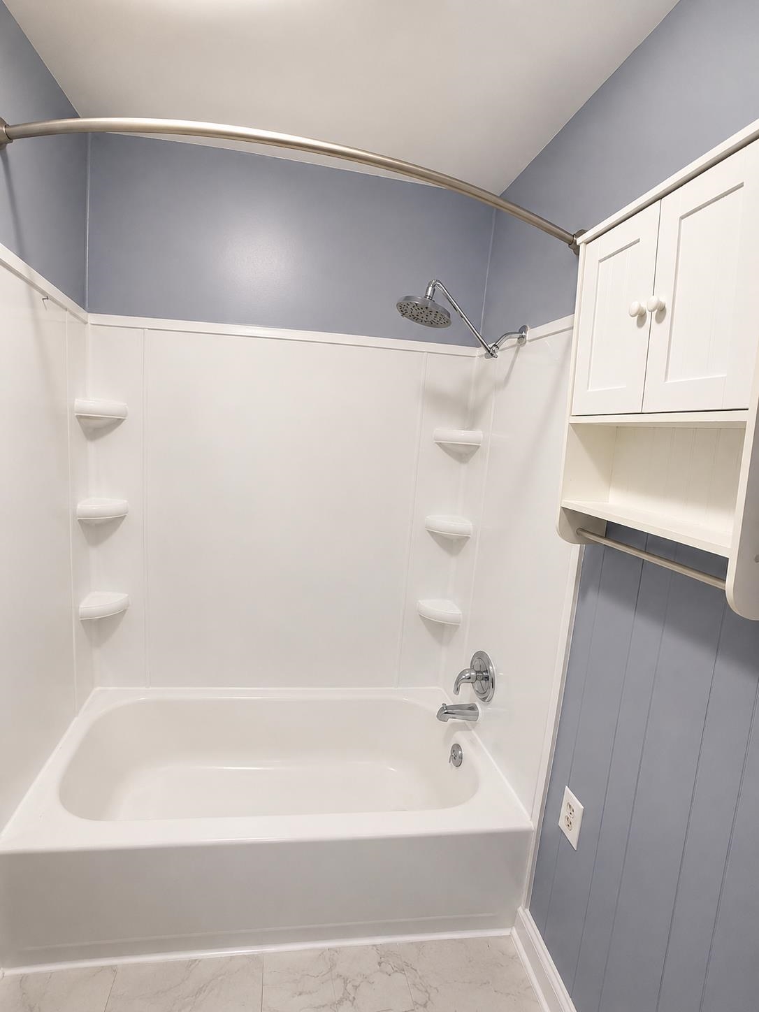 6760 Locke Road Millington, TN 38053 - Photo 19 of 31 a bathroom with a bathtub