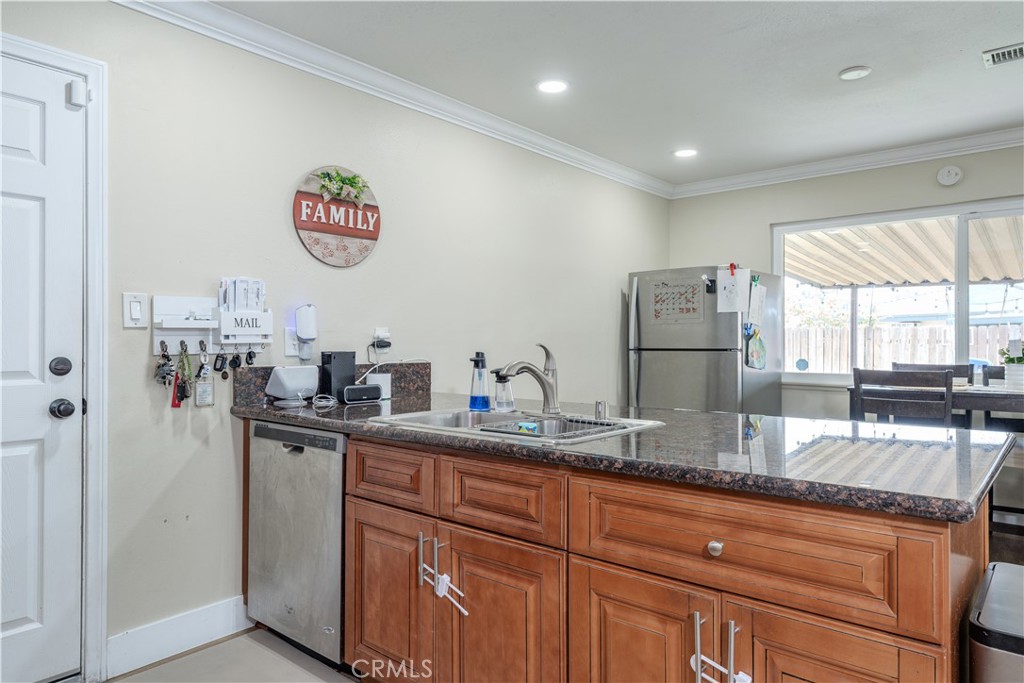 8614 Camelia Drive Riverside, CA 92504 - Photo 9 of 31