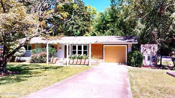 $2,350 | 505 West Rhode Island Avenue, Southern Pines, NC 28387