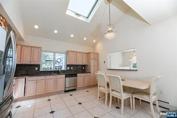 $1,498,000 | 499 Morse Avenue, Ridgefield, NJ 07657