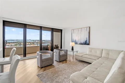 $630,000 | 5950 Pelican Bay Plaza South, Unit PH 2D, Gulfport, FL 33707