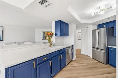 $630,000 | 5950 Pelican Bay Plaza South, Unit PH 2D, Gulfport, FL 33707