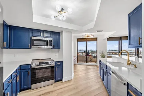 $630,000 | 5950 Pelican Bay Plaza South, Unit PH 2D, Gulfport, FL 33707