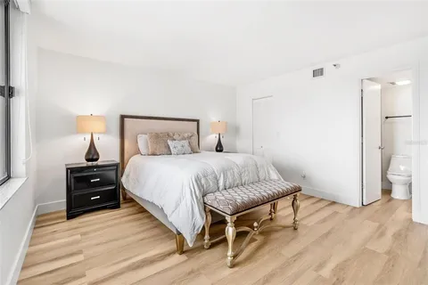 $630,000 | 5950 Pelican Bay Plaza South, Unit PH 2D, Gulfport, FL 33707