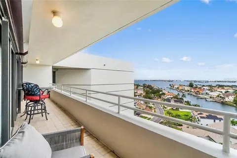 $630,000 | 5950 Pelican Bay Plaza South, Unit PH 2D, Gulfport, FL 33707