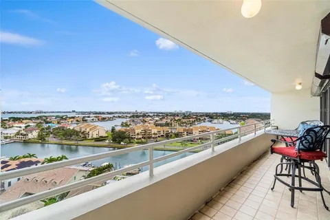 $630,000 | 5950 Pelican Bay Plaza South, Unit PH 2D, Gulfport, FL 33707