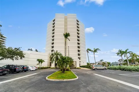 $630,000 | 5950 Pelican Bay Plaza South, Unit PH 2D, Gulfport, FL 33707