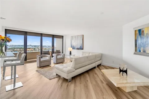 $630,000 | 5950 Pelican Bay Plaza South, Unit PH 2D, Gulfport, FL 33707