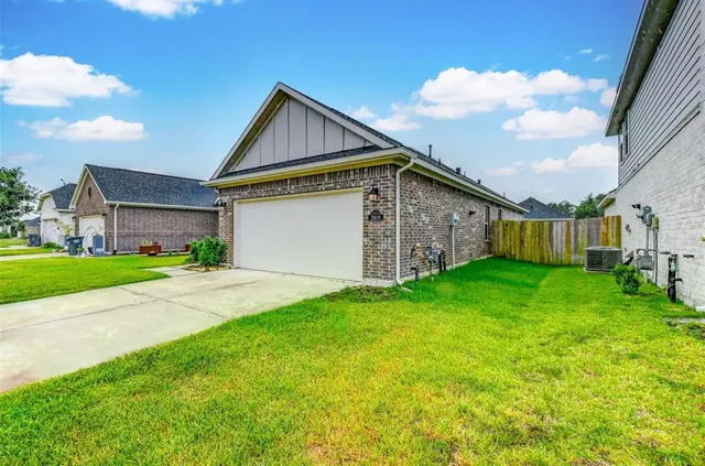 $2,000 | 31619 Heguy Pass, Fulshear, TX 77441