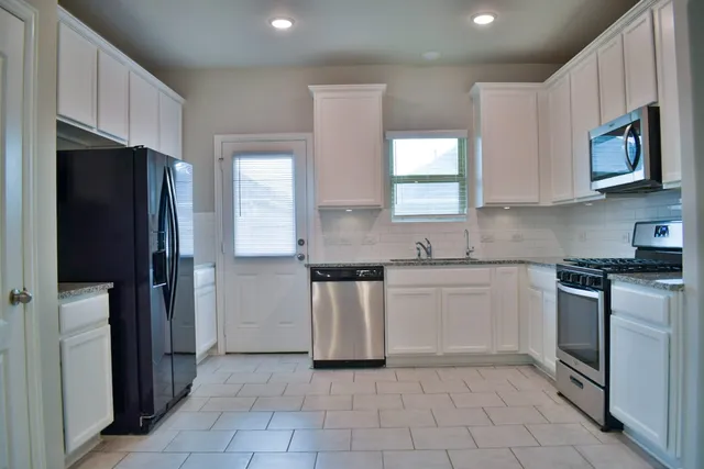 $2,000 | 31619 Heguy Pass, Fulshear, TX 77441