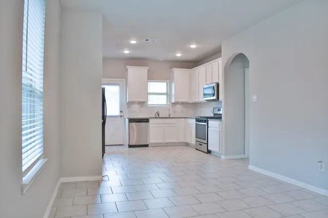 $2,000 | 31619 Heguy Pass, Fulshear, TX 77441