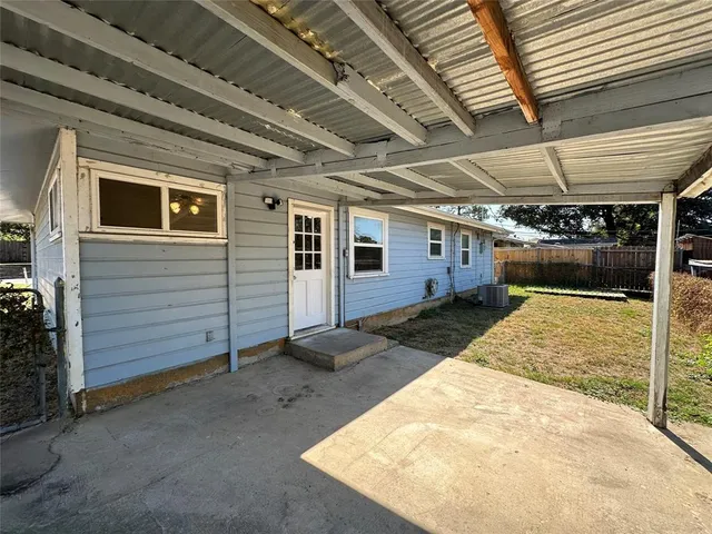 a view of a car in front of a house