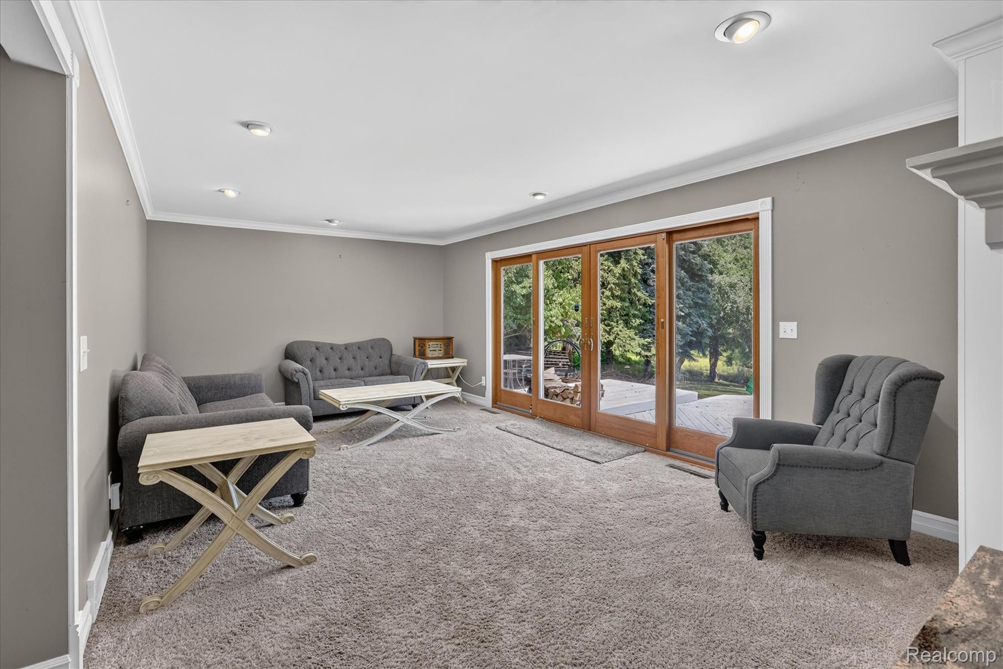 7186 East River Road Flushing, MI 48433 - Photo 6 of 47 Spacious room featuring light gray walls and plush gray carpeting