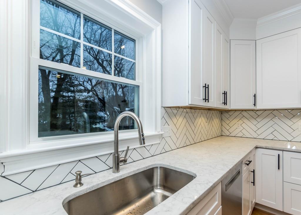 19 Baldwin Road Waltham, MA 02452 - Photo 7 of 39