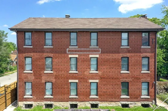 $695,000 | 3659 South Broadway, Unit 266036633665, St. Louis, MO 63118