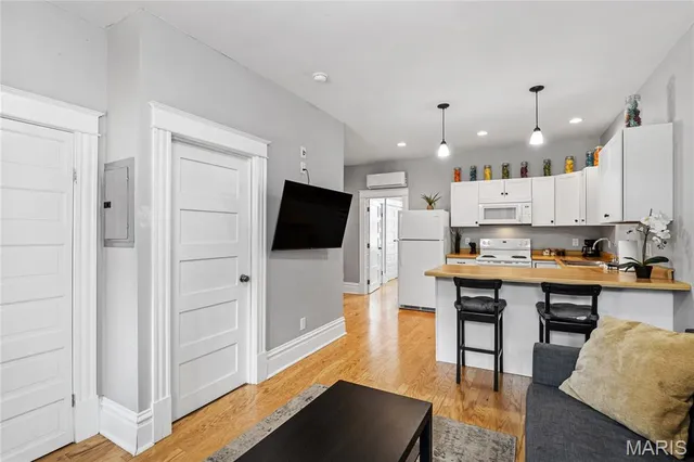 $695,000 | 3659 South Broadway, Unit 266036633665, St. Louis, MO 63118