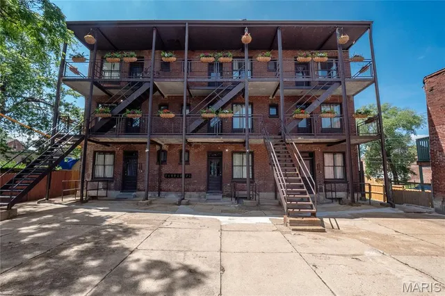 $695,000 | 3659 South Broadway, Unit 266036633665, St. Louis, MO 63118