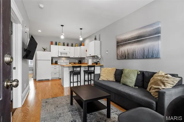 $695,000 | 3659 South Broadway, Unit 266036633665, St. Louis, MO 63118