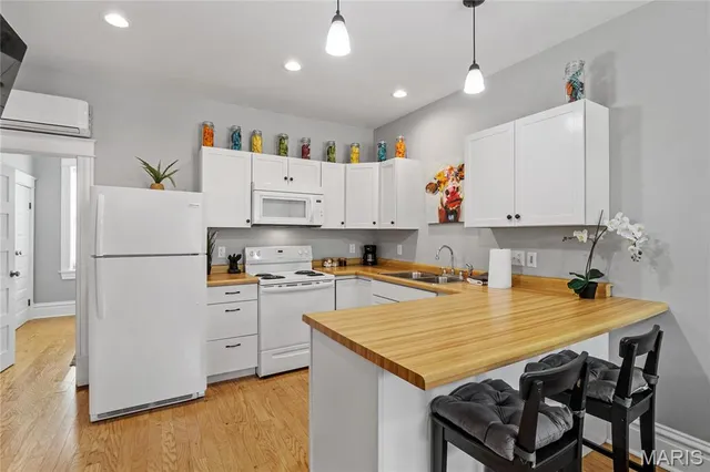 $695,000 | 3659 South Broadway, Unit 266036633665, St. Louis, MO 63118