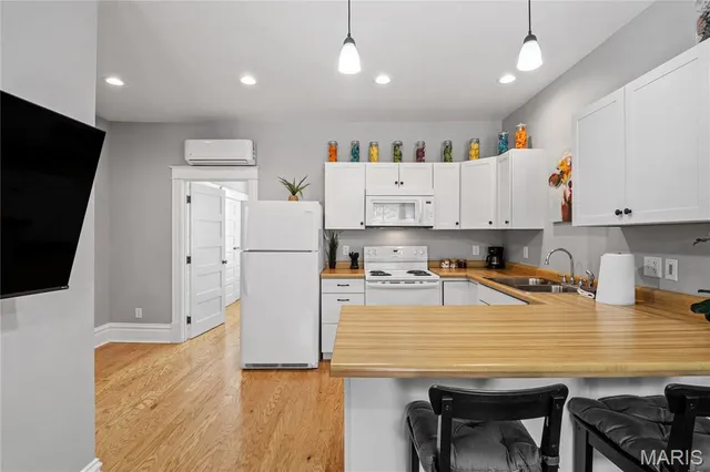 $695,000 | 3659 South Broadway, Unit 266036633665, St. Louis, MO 63118