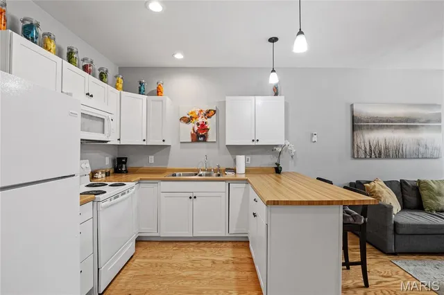 $695,000 | 3659 South Broadway, Unit 266036633665, St. Louis, MO 63118