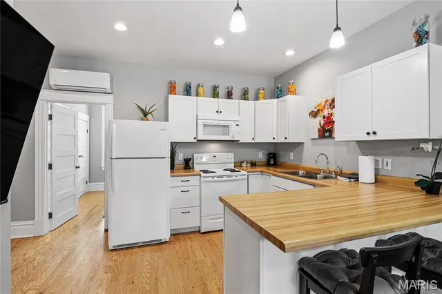 $695,000 | 3659 South Broadway, Unit 266036633665, St. Louis, MO 63118