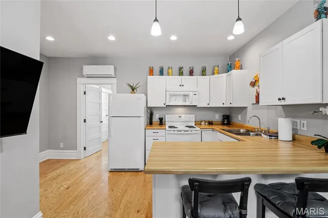 $695,000 | 3659 South Broadway, Unit 266036633665, St. Louis, MO 63118