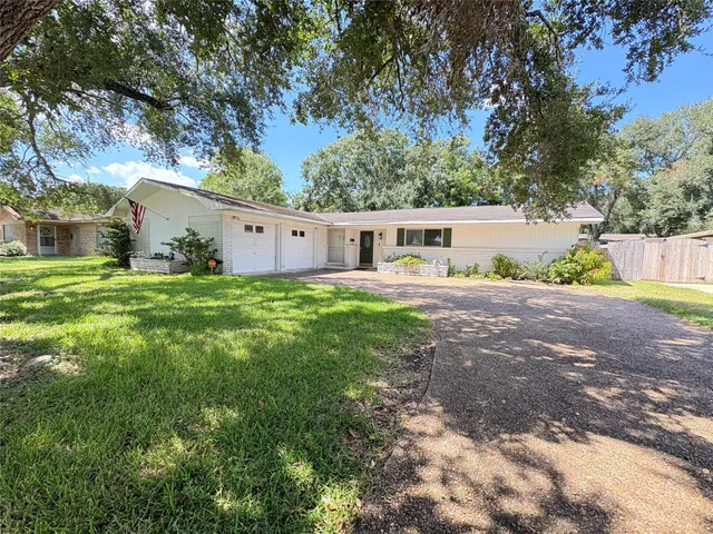 $199,900 | 2801 Del Monte Avenue, Bay City, TX 77414