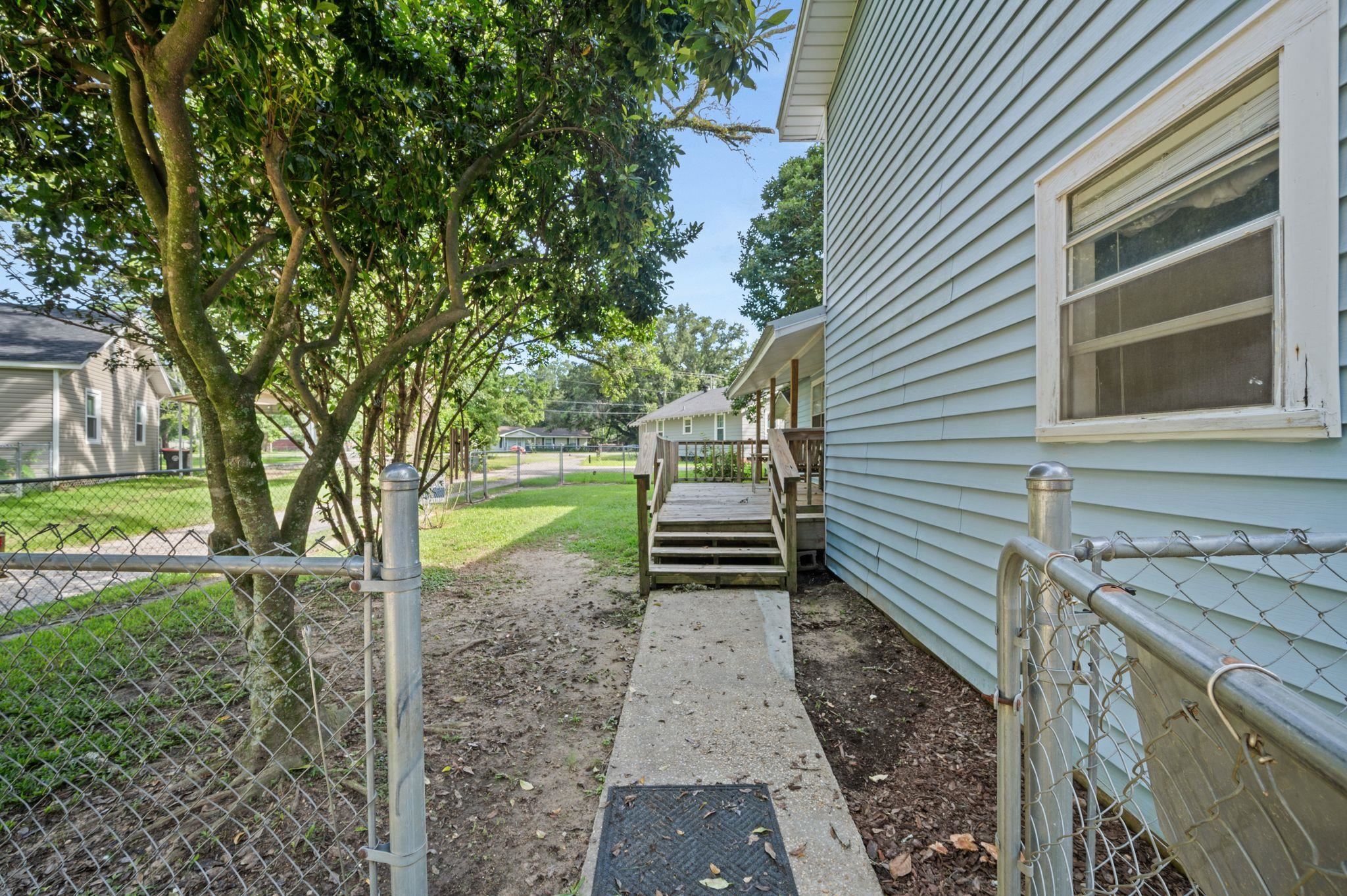 901 B D'Olive Street Bay Minette, AL 36507 - Photo 21 of 29 Yard