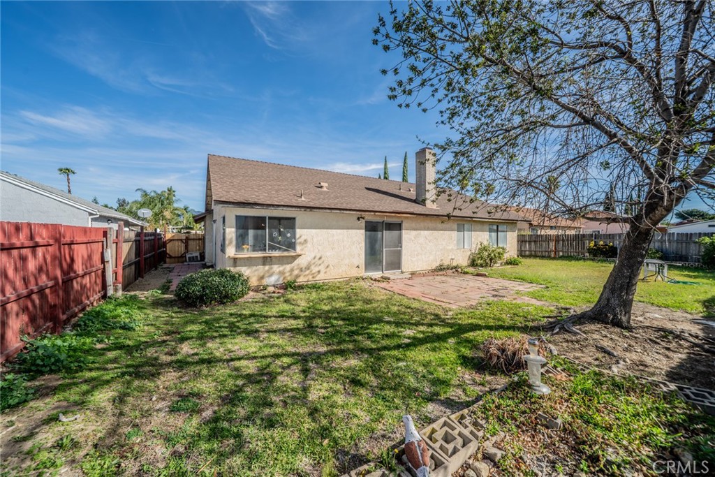 1385 West Wedgewood Street Rialto, CA 92376 - Photo 25 of 27 a view of a house with backyard and garden