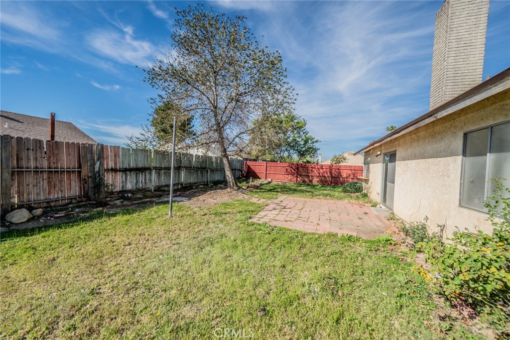 1385 West Wedgewood Street Rialto, CA 92376 - Photo 27 of 27 a view of backyard with potted plants and a large tree