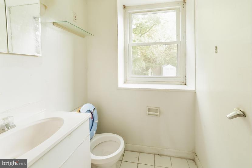 7601 Barlowe Road Landover, MD 20785 - Photo 6 of 10 Bath