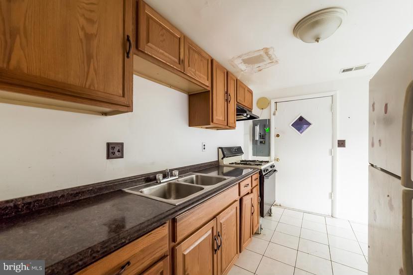 7601 Barlowe Road Landover, MD 20785 - Photo 9 of 10 Kitchen