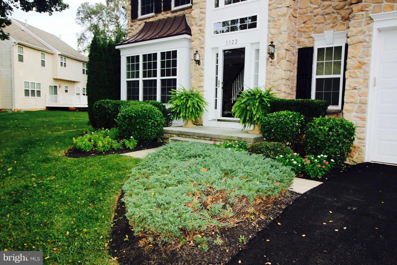 1322 North Rolling Road Baltimore, MD 21228 - Photo 3 of 30 a view of a house with a garden