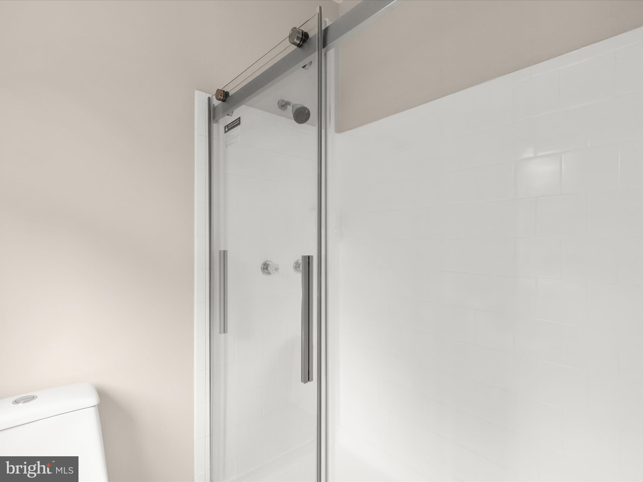 6909 Jones View Drive, Unit 3A Baltimore, MD 21209 - Photo 27 of 42 Primary Ensuite Bathroom