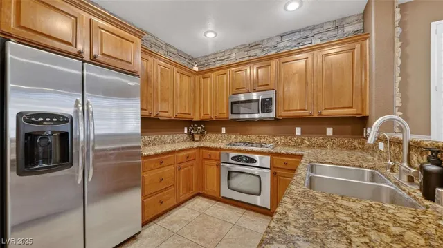 $490,000 | 11428 Belmont Lake Drive, Unit 101, Las Vegas, NV 89135