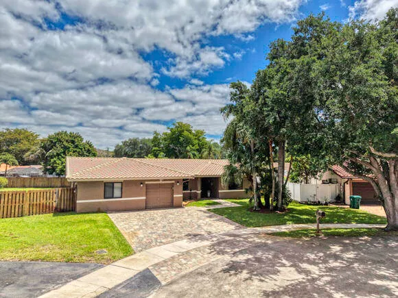 $799,900 | 5540 Southwest 113th Avenue, Cooper City, FL 33330