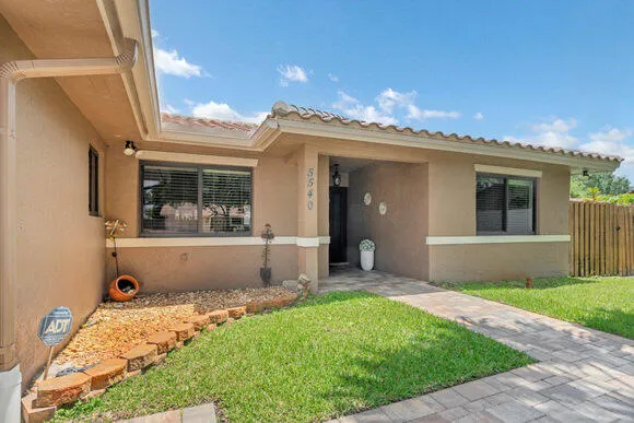 $799,900 | 5540 Southwest 113th Avenue, Cooper City, FL 33330
