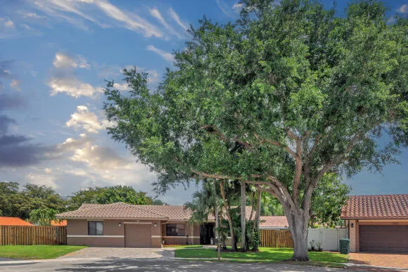 $799,900 | 5540 Southwest 113th Avenue, Cooper City, FL 33330