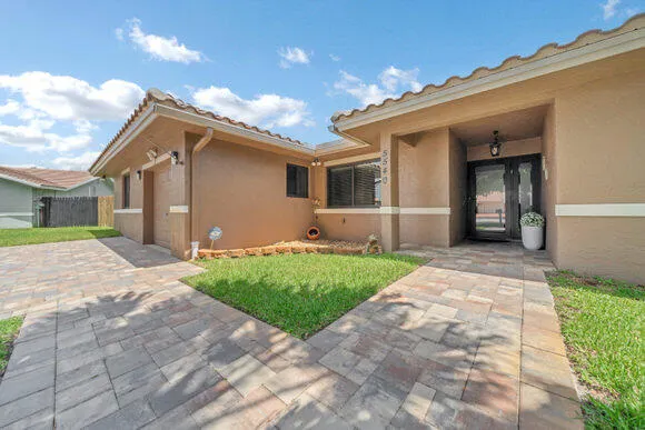 $799,900 | 5540 Southwest 113th Avenue, Cooper City, FL 33330