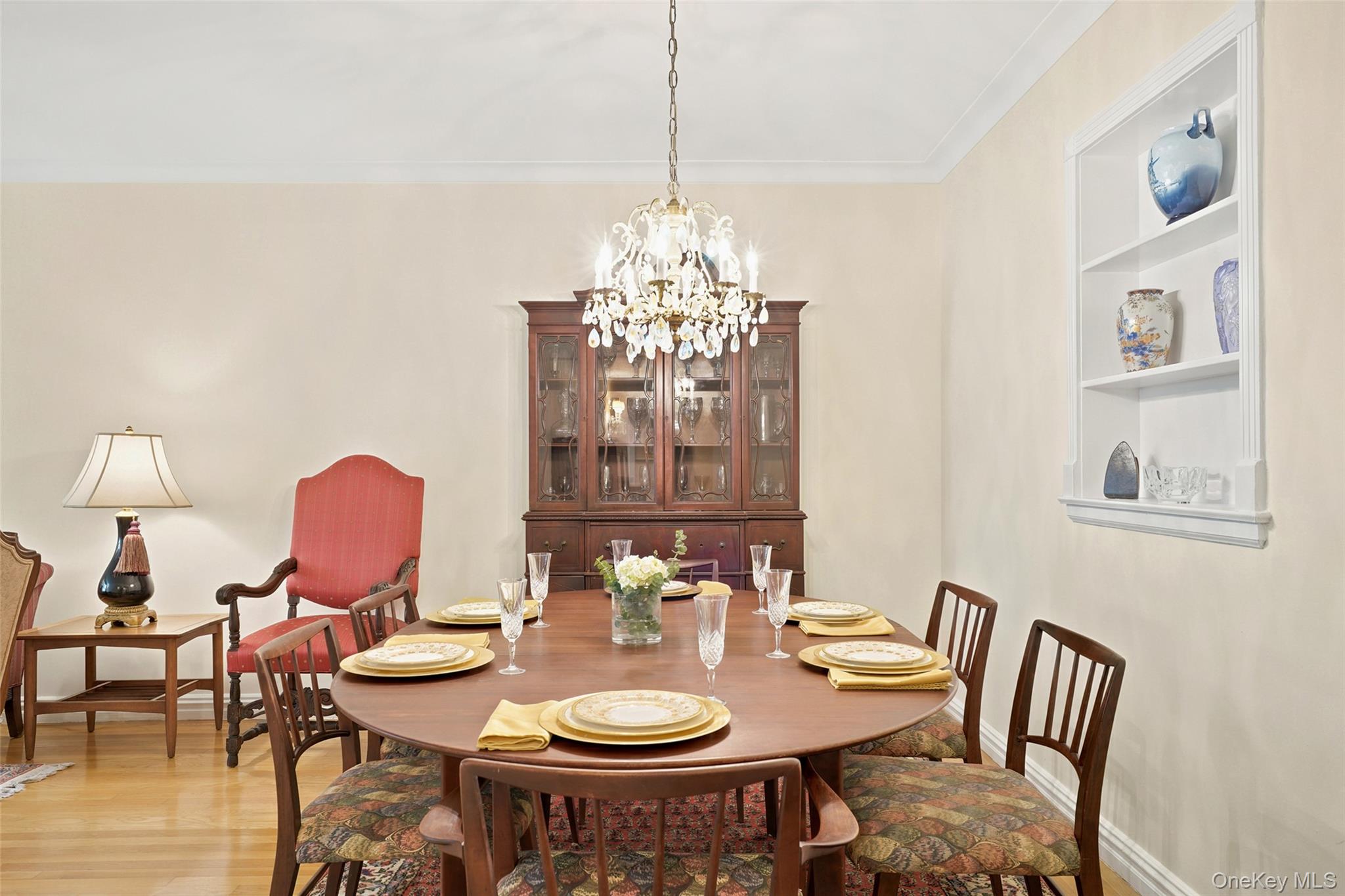 949 Palmer Road, Unit 1R Bronxville, NY 10708 - Photo 5 of 21 Designed for both everyday living and special occasions, the spacious dining room provides a welcoming atmosphere for everyone.