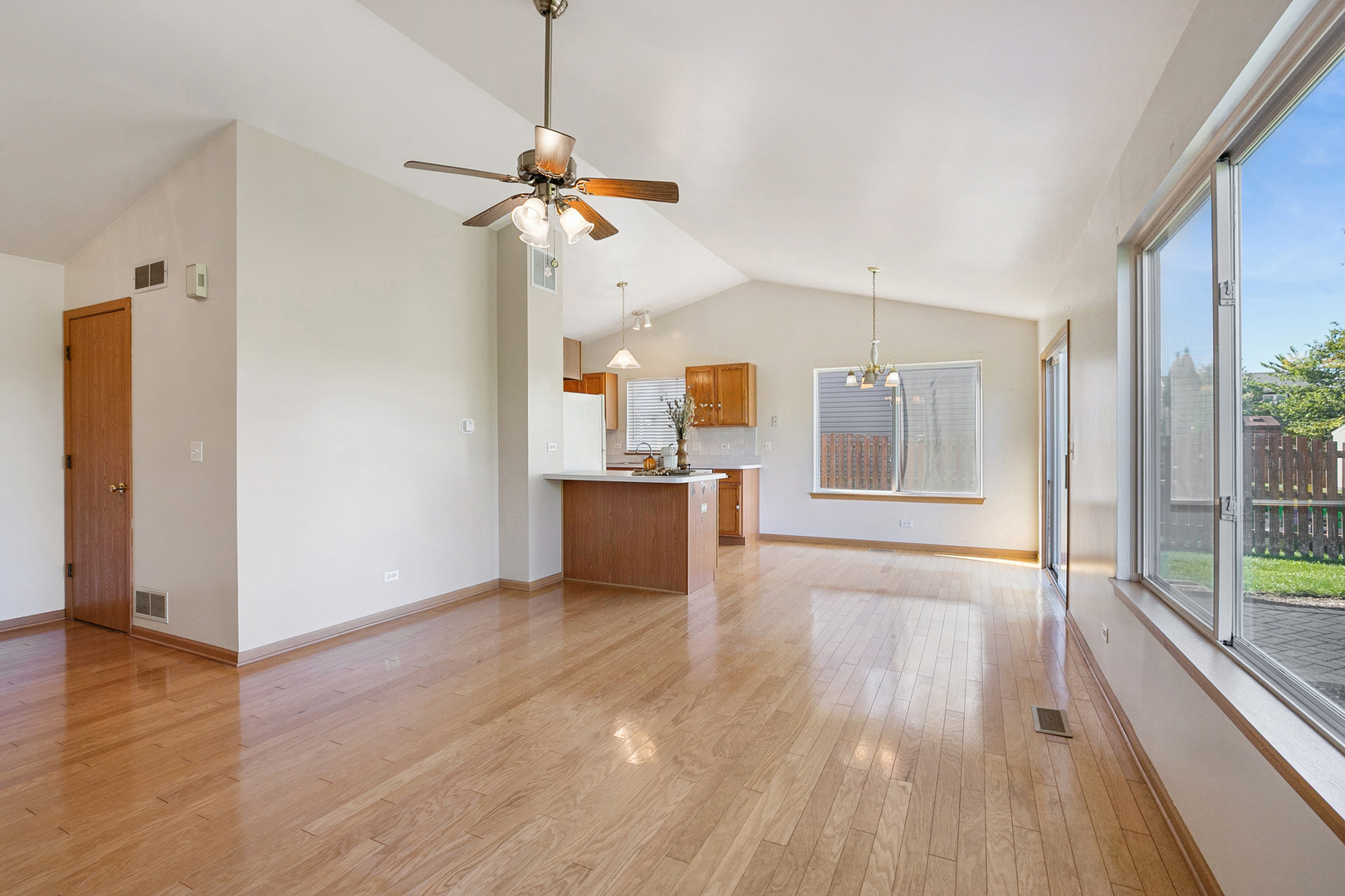 811 Tiffany Farms Road Antioch, IL 60002 - Photo 7 of 21 Gallery Image 7
