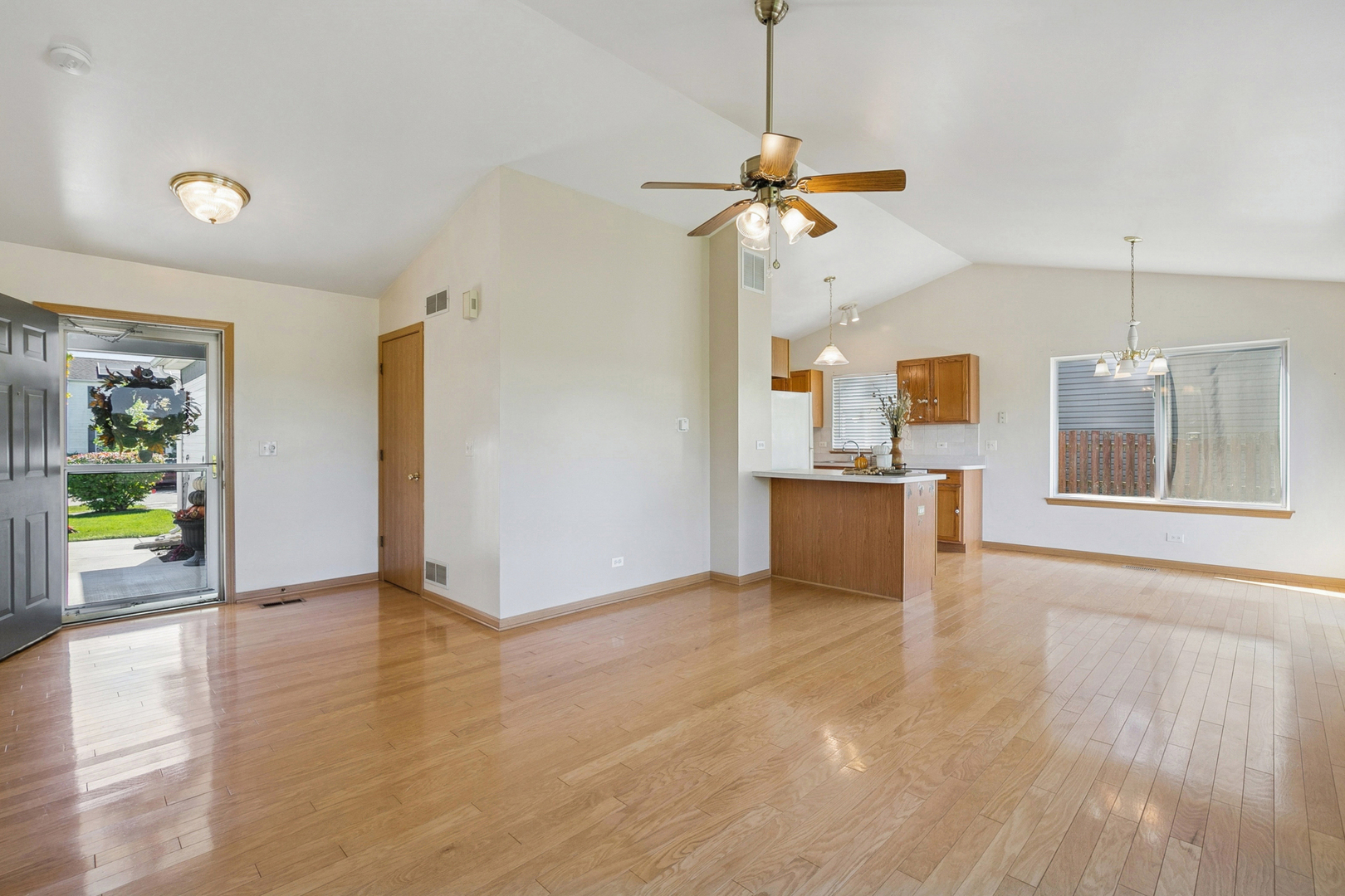 811 Tiffany Farms Road Antioch, IL 60002 - Photo 8 of 21 Gallery Image 8