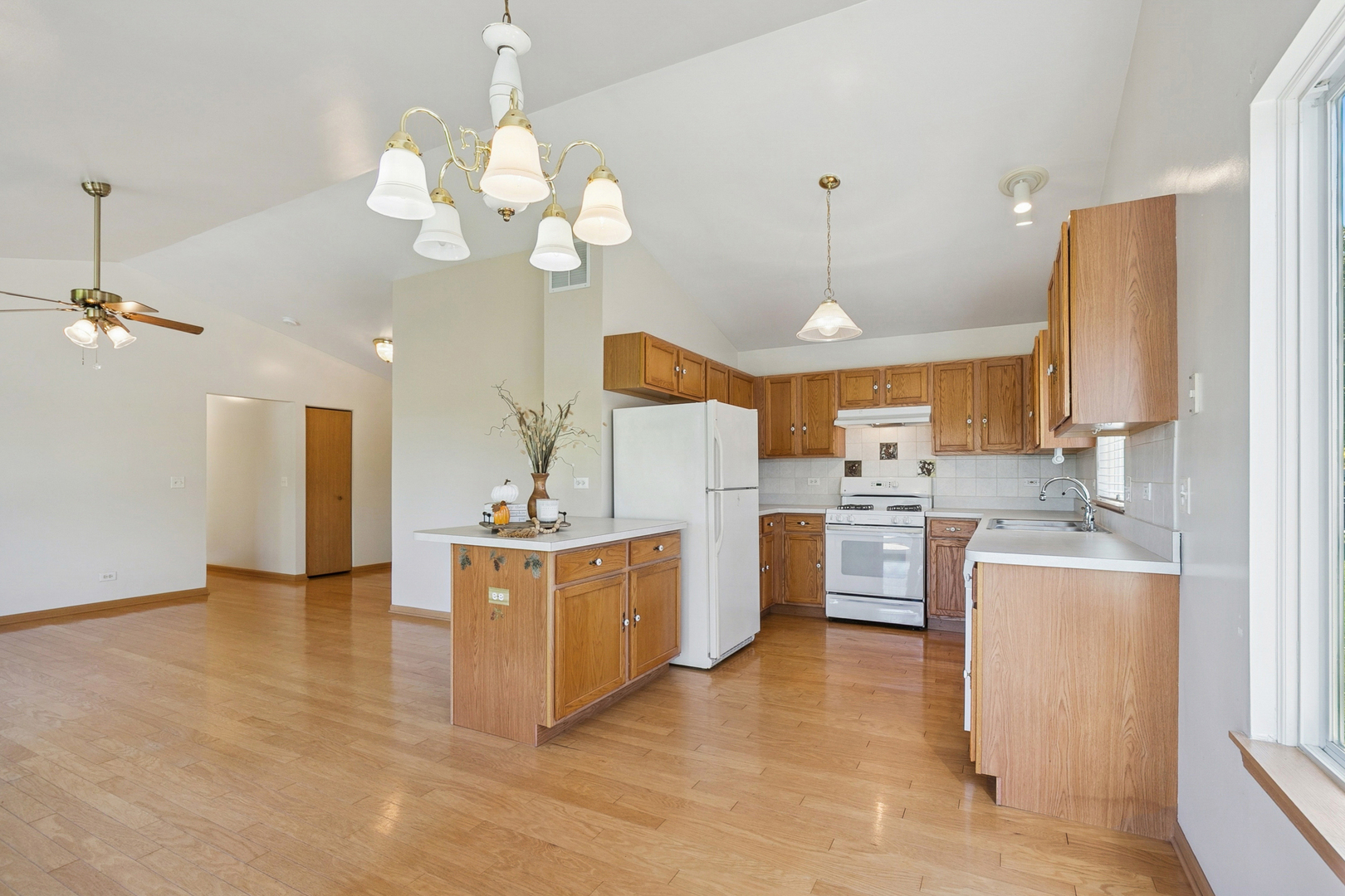 811 Tiffany Farms Road Antioch, IL 60002 - Photo 10 of 21 Gallery Image 10