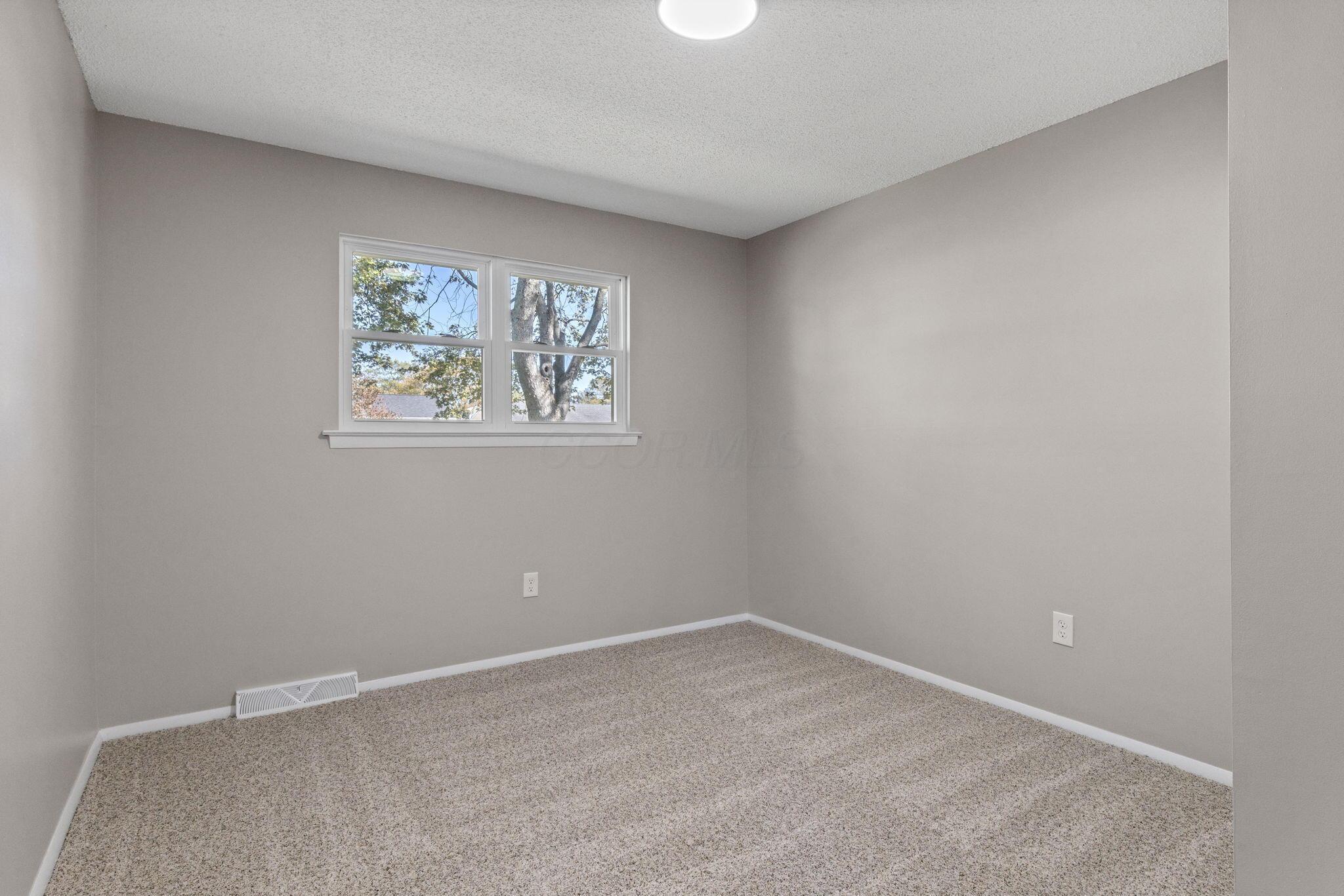 283 Blendon Road West Jefferson, OH 43162 - Photo 21 of 24 2025-10-16 283 Blendon Rd 077