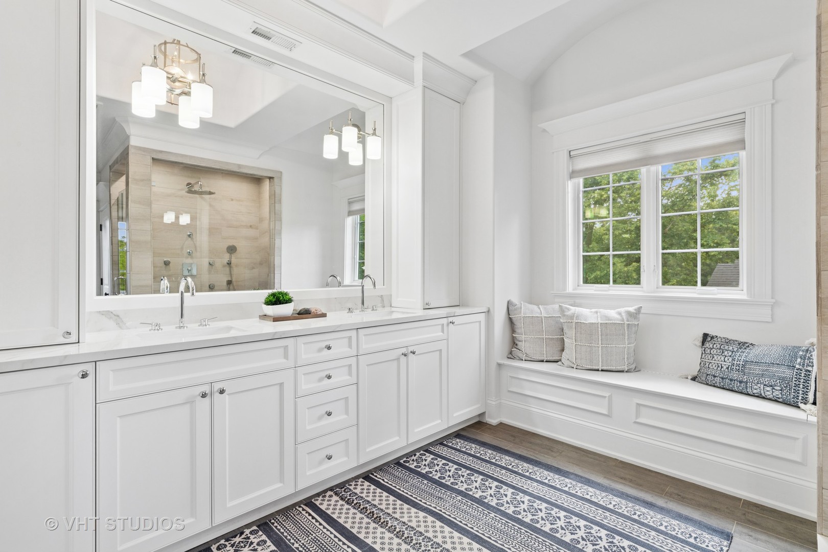 1200 Green Bay Road Glencoe, IL 60022 - Photo 14 of 33 a bathroom with a sink and a bathtub with next to a window